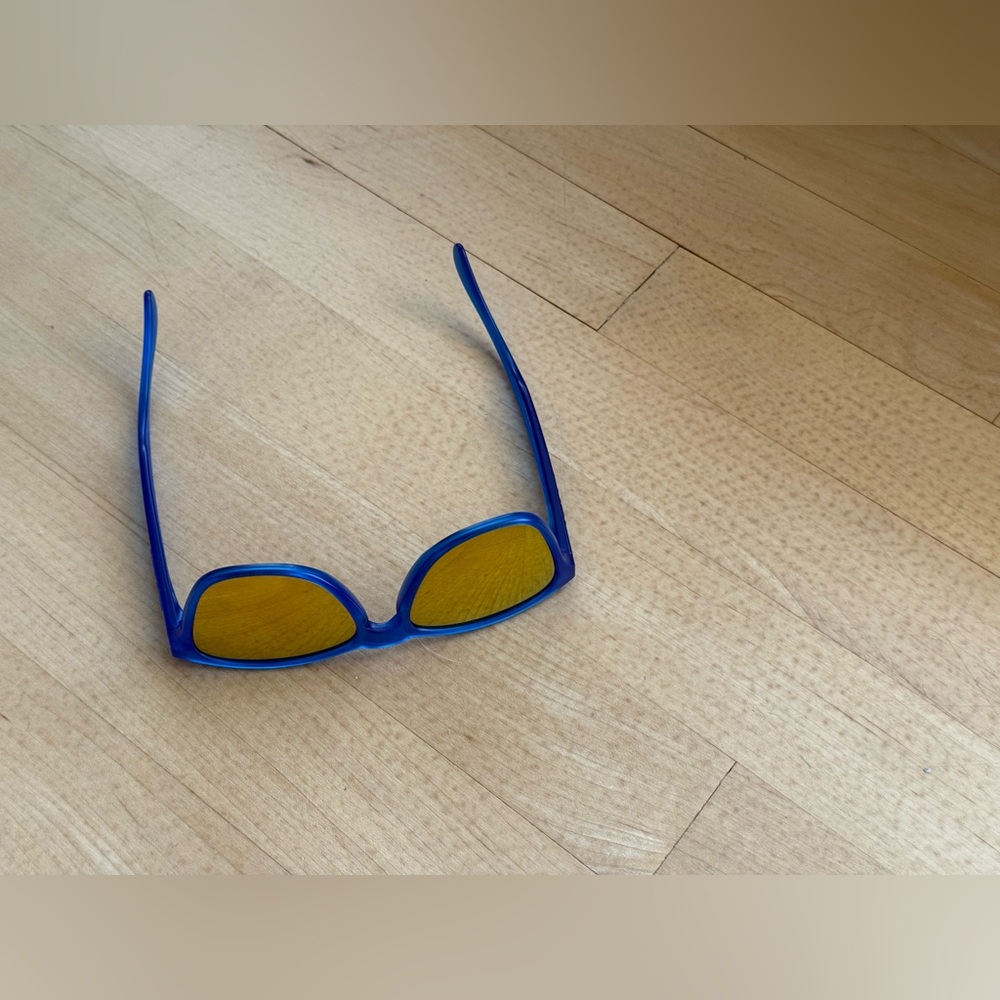 Oakley Junior sunglasses 🕶️ - Picture 8 of 9